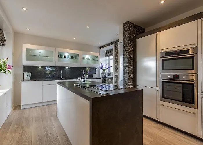 The Old School House - Cosy 3 Bedroom Cottage